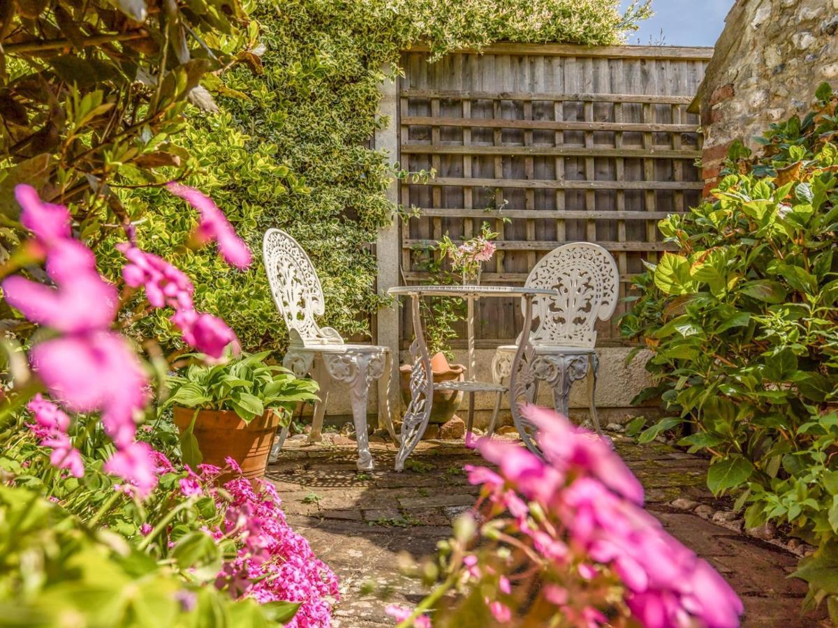 Pass The Keys Charming Apartment Attached To Thatched Cottage ชิชิสเตอร์ ภายนอก รูปภาพ