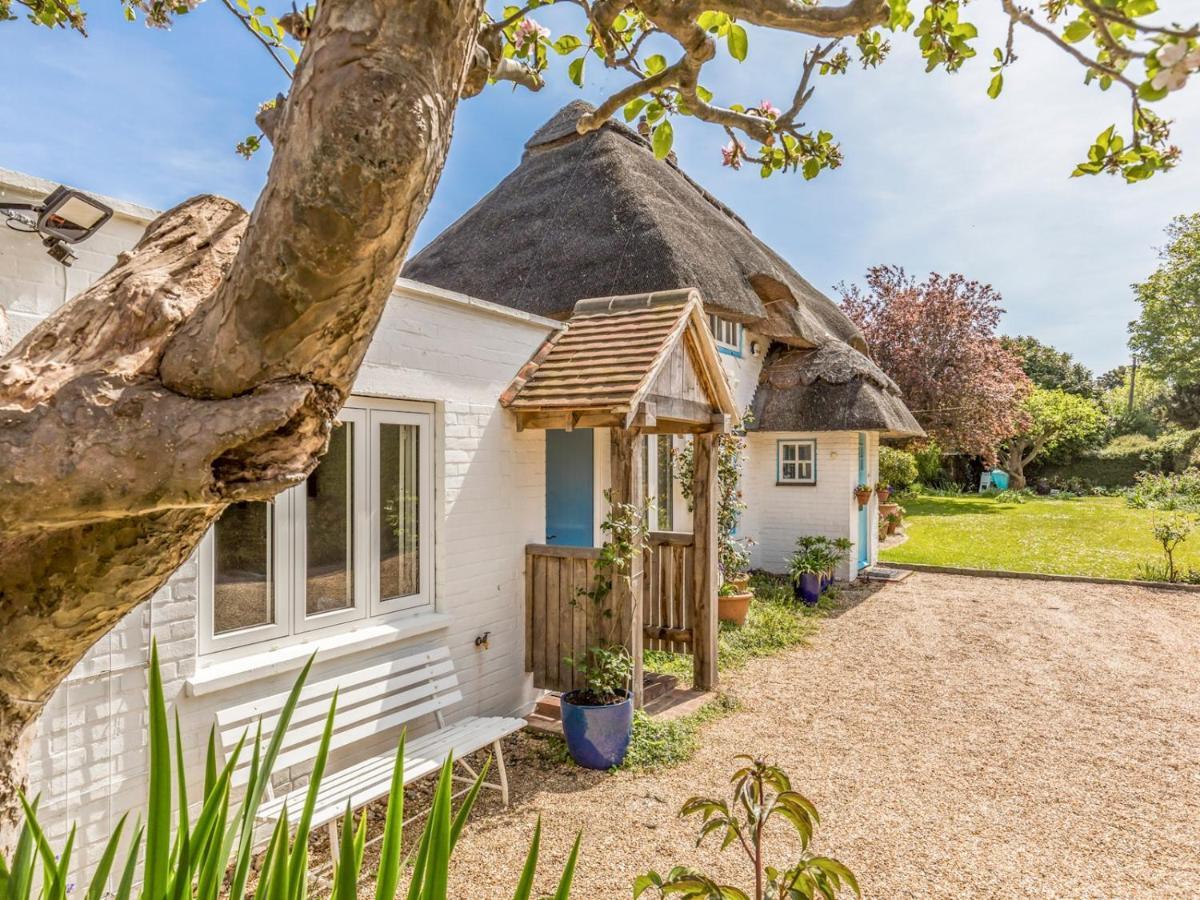 Pass The Keys Charming Apartment Attached To Thatched Cottage ชิชิสเตอร์ ภายนอก รูปภาพ