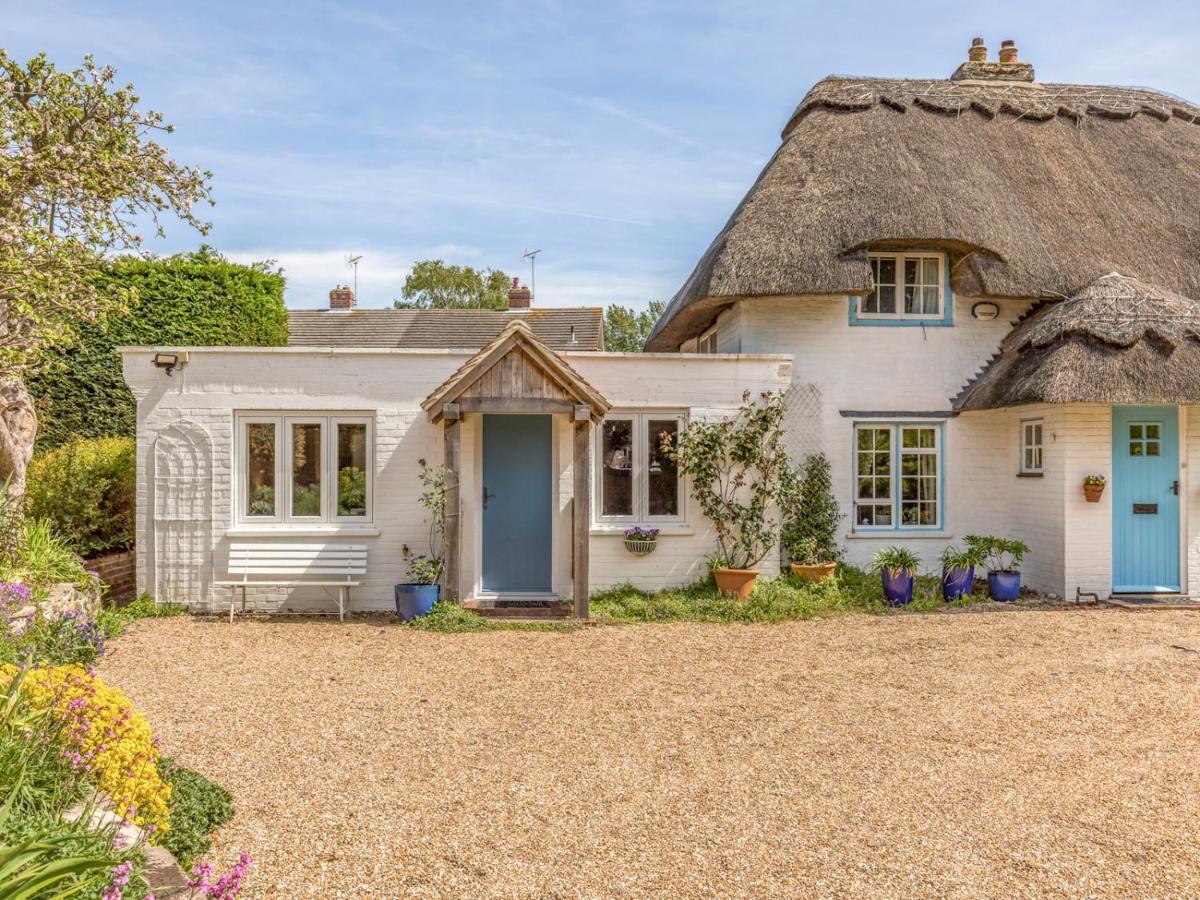 Pass The Keys Charming Apartment Attached To Thatched Cottage ชิชิสเตอร์ ภายนอก รูปภาพ