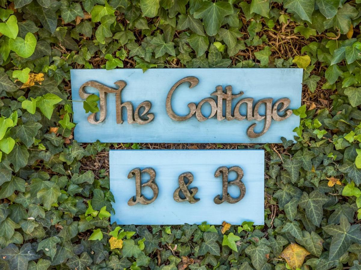 Pass The Keys Charming Apartment Attached To Thatched Cottage ชิชิสเตอร์ ภายนอก รูปภาพ