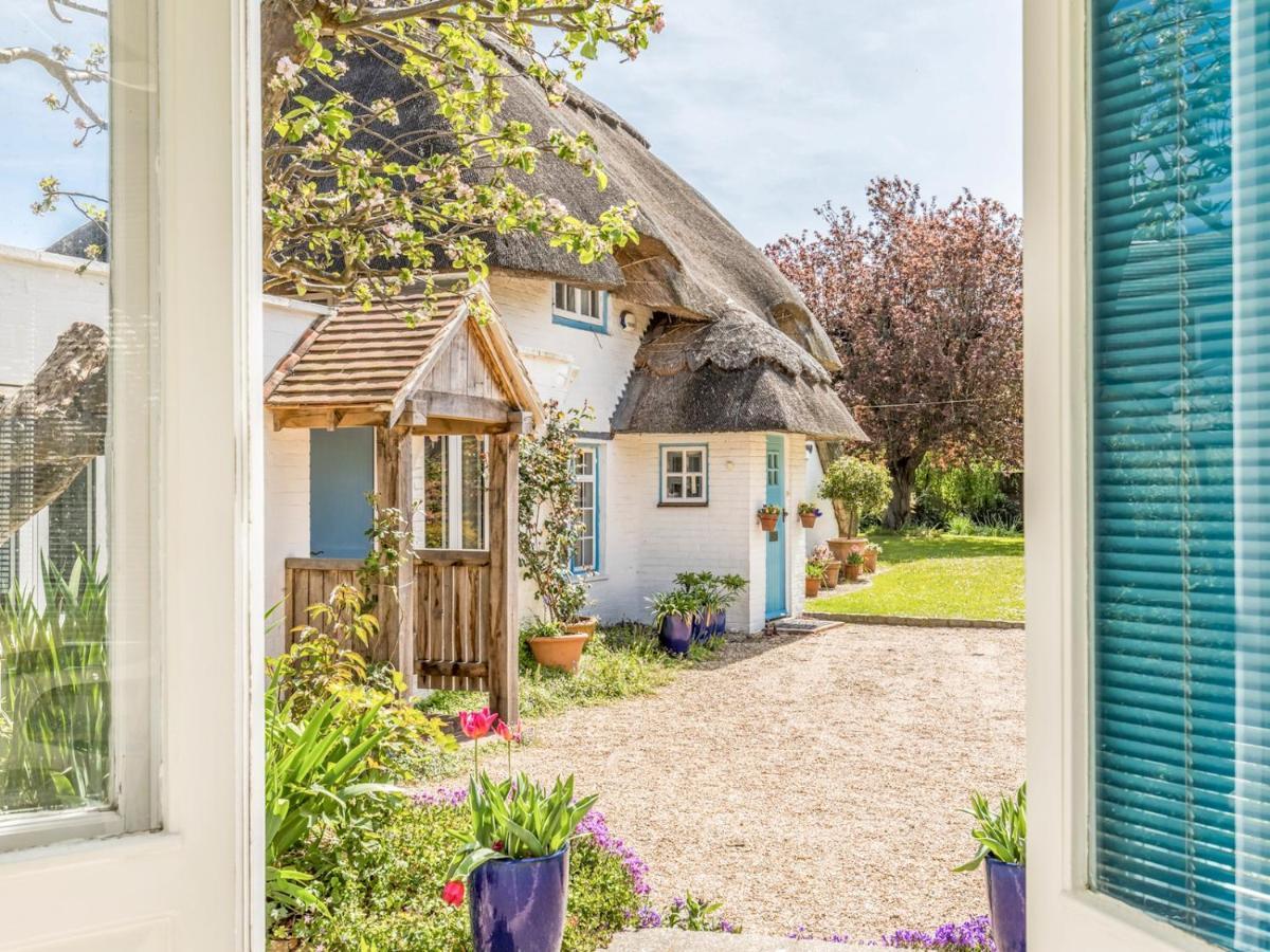 Pass The Keys Charming Apartment Attached To Thatched Cottage ชิชิสเตอร์ ภายนอก รูปภาพ