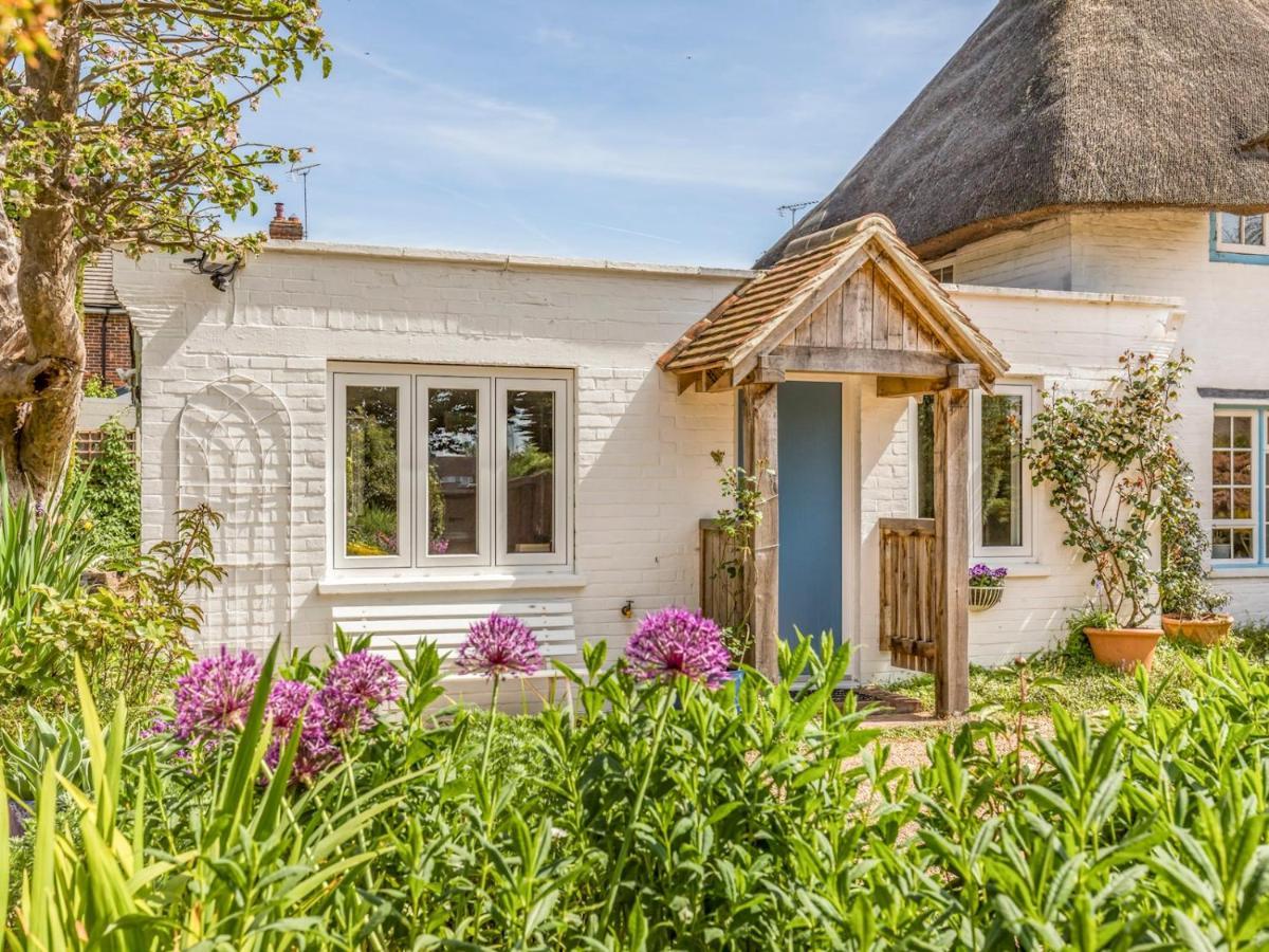 Pass The Keys Charming Apartment Attached To Thatched Cottage ชิชิสเตอร์ ภายนอก รูปภาพ